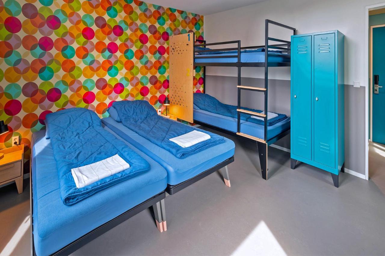 Vierbett-Familienzimmer mit eigenem Bad und Dusche